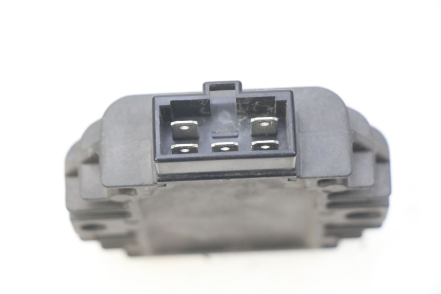 photo de REGULATEUR CHARGE PIAGGIO VESPA LX 125 (2005 - 2010) - Zoom état d’usage