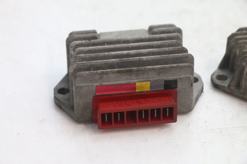 photo de REGULATEUR CHARGE PIAGGIO VESPA PK FL 2T 50 (1990 - 1996) - Détail de la pièce