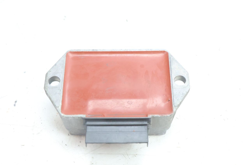photo de REGULATEUR CHARGE PIAGGIO VESPA S 2T 50 (2007 - 2014) - Autre angle de vue