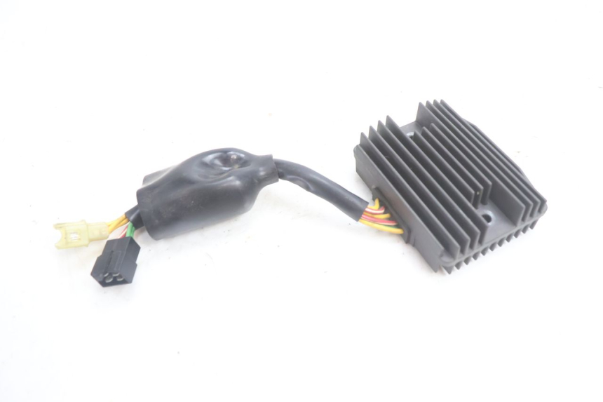 photo de REGULATEUR CHARGE HONDA VFR FI RC46 800 (1998 - 2001) - Autre angle de vue