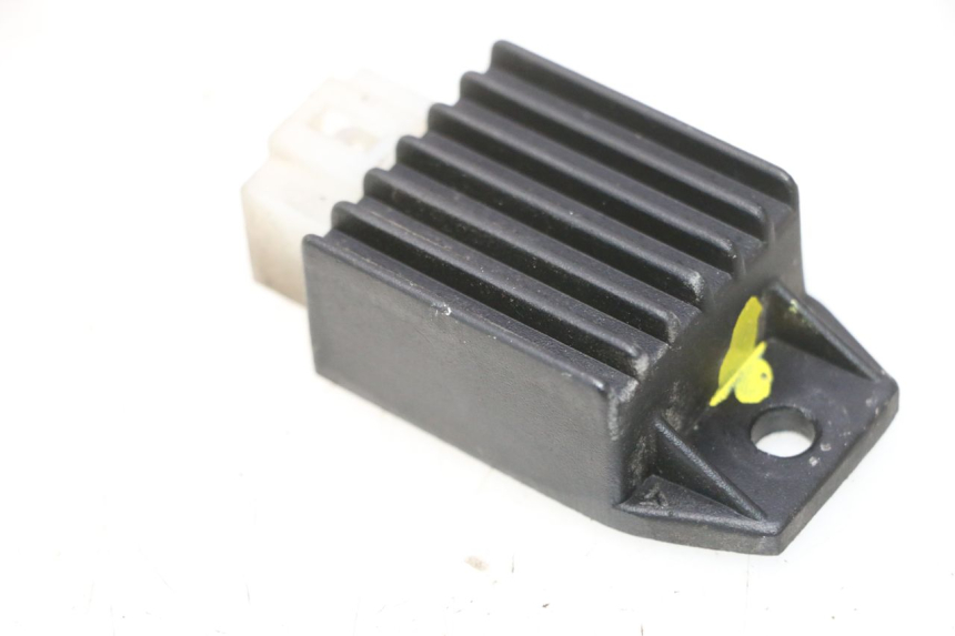 photo de REGULATEUR CHARGE PEUGEOT VIVACITY NEW 2T 50 (2008 - 2017) - Gros plan technique