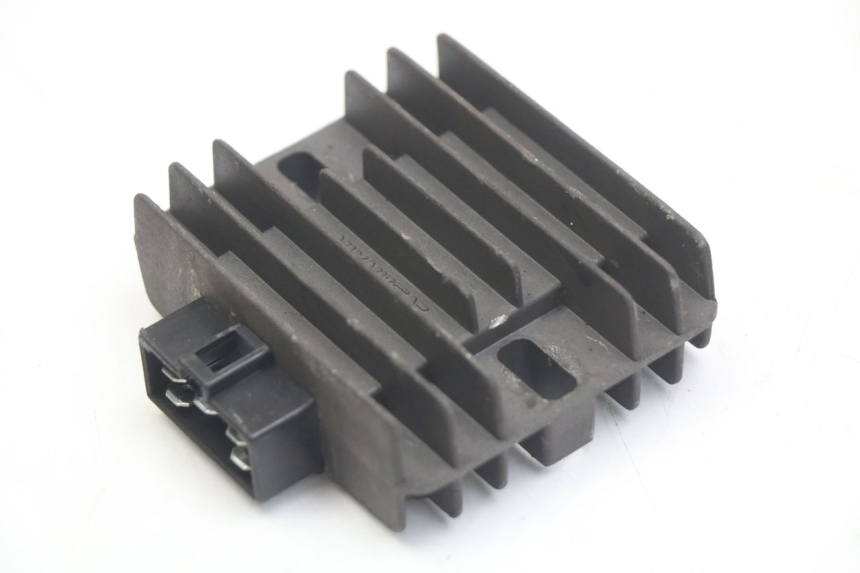 photo de REGULATEUR CHARGE PEUGEOT VIVACITY 125 (2010 - 2017)