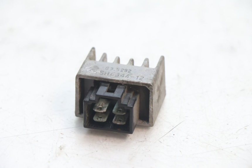 photo de REGULATEUR CHARGE PEUGEOT VIVACITY 50 (1998 - 2003) - Détail de la pièce