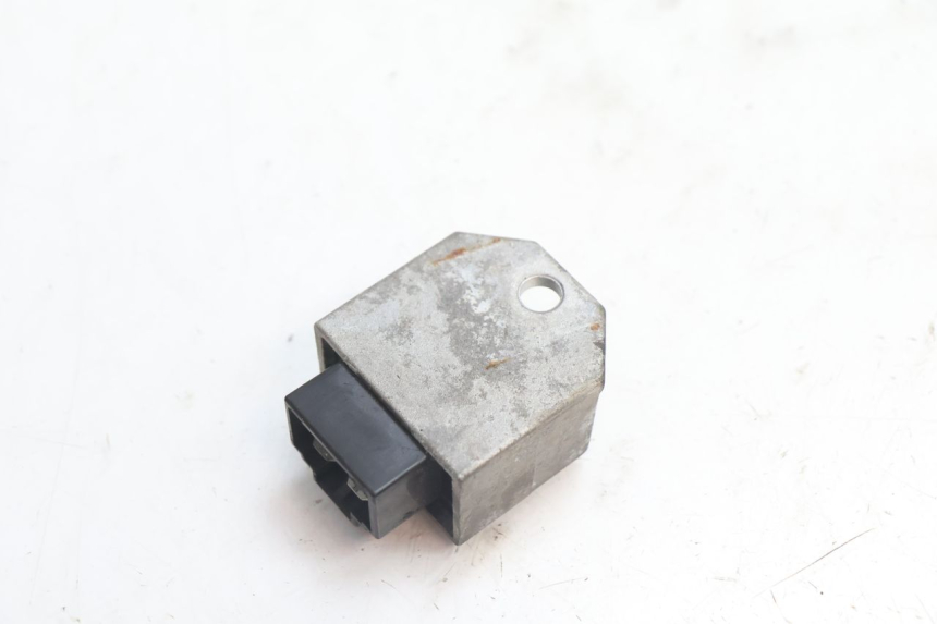 photo de REGULATEUR CHARGE PEUGEOT VIVACITY 50 (1998 - 2003) - Autre angle de vue