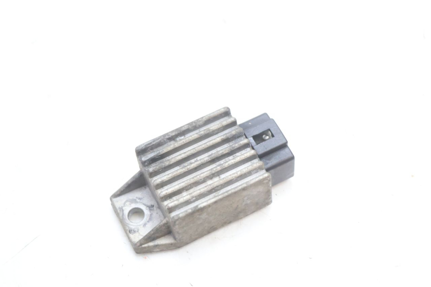 photo de REGULATEUR CHARGE PEUGEOT VIVACITY 50 (1998 - 2003) - Détail de la pièce