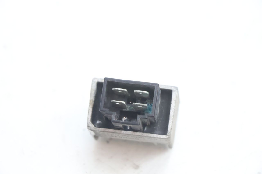 photo de REGULATEUR CHARGE PEUGEOT VIVACITY 50 (2004 - 2009) - Zoom état d’usage