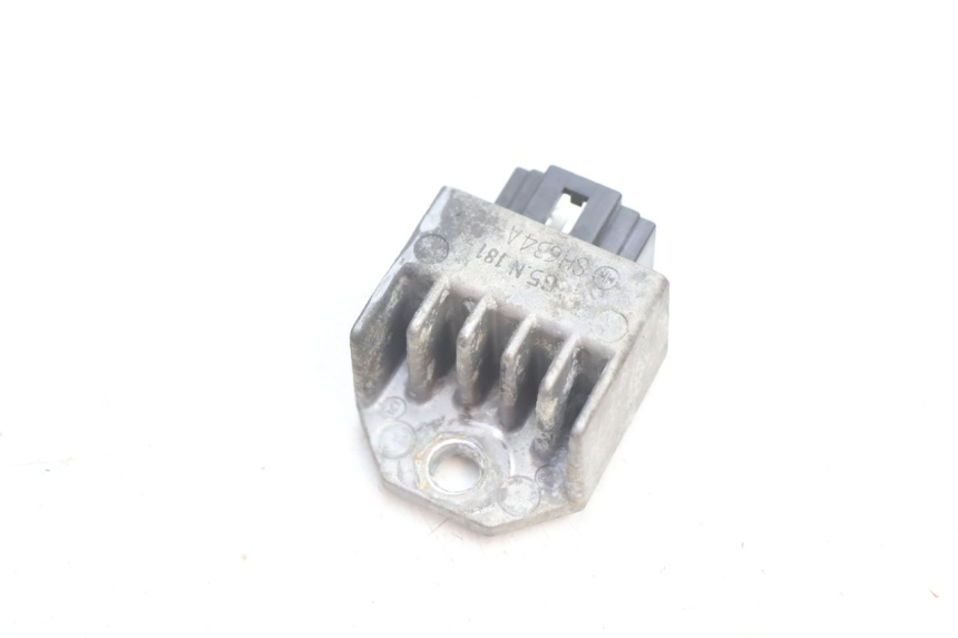 photo de REGULATEUR CHARGE PEUGEOT VIVACITY 50 (2004 - 2009) - Détail de la pièce