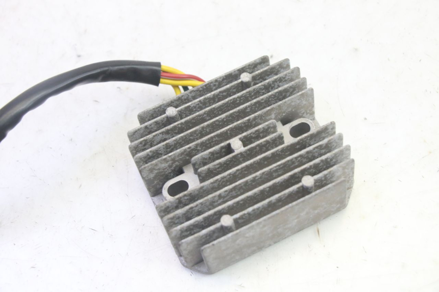 photo de REGULATEUR CHARGE DAELIM VJ ROADWIN FI 125 (2008 - 2017) - Détail de la pièce