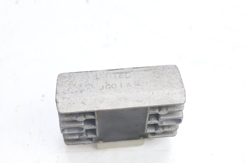 photo de REGULATEUR CHARGE DAELIM VJ ROADWIN 125 (2004 - 2007) - Autre angle de vue