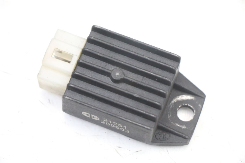 photo de REGULATEUR CHARGE VONROAD YIBEN 125 (2006 - 2010)