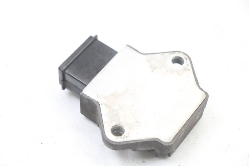 photo de REGULATEUR CHARGE HONDA VT C2 SHADOW 750 (1997 - 2001) - Autre angle de vue