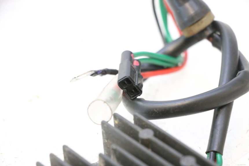 photo de REGULATEUR CHARGE YAMAHA WAVE RUNNER GP R 1200 (2000 - 2003) - Autre angle de vue