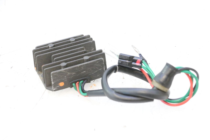 photo de REGULATEUR CHARGE YAMAHA WAVE RUNNER GP R 1200 (2000 - 2003) - Gros plan technique