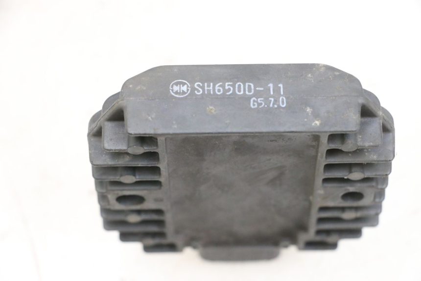 photo de REGULATEUR CHARGE YAMAHA XMAX X-MAX 125 (2006 - 2009) - Autre angle de vue