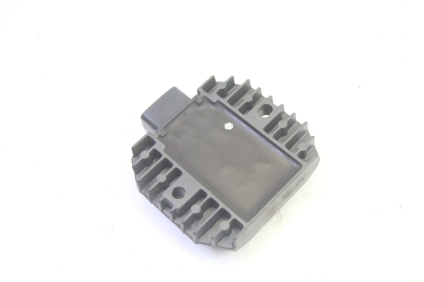 photo de REGULATEUR CHARGE YAMAHA XMAX X-MAX 125 (2006 - 2009) - Zoom état d’usage