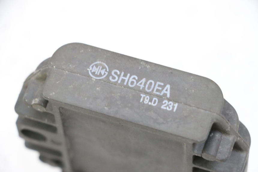 photo de REGULATEUR CHARGE YAMAHA X-MAX XMAX 125 (2010 - 2013) - Zoom état d’usage