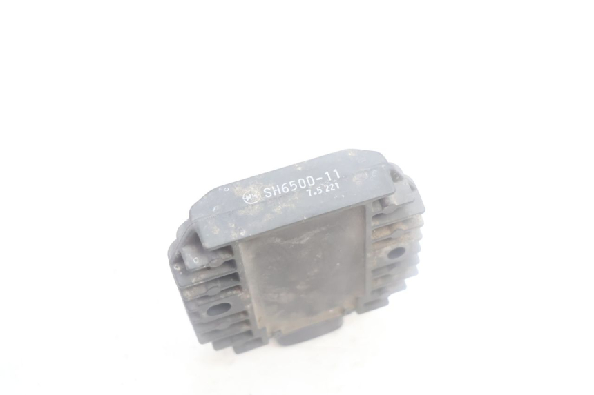 photo de REGULATEUR CHARGE YAMAHA XMAX X-MAX 125 (2006 - 2009) - Gros plan technique