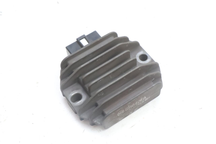 photo de REGULATEUR CHARGE YAMAHA X-MAX XMAX 125 (2010 - 2013) - Détail de la pièce