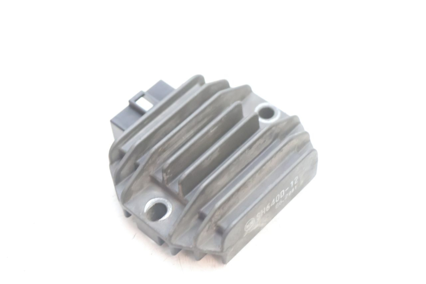 photo de REGULATEUR CHARGE PIAGGIO X8 STREET 125 (2006 - 2007) - Détail de la pièce