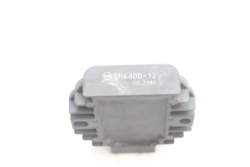 photo de REGULATEUR CHARGE PIAGGIO X8 STREET 125 (2006 - 2007) - Autre angle de vue