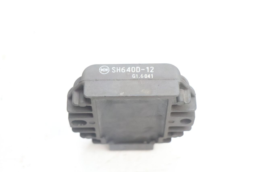 photo de REGULATEUR CHARGE PIAGGIO X9 EVOLUTION 125 (2003 - 2007) - Autre angle de vue