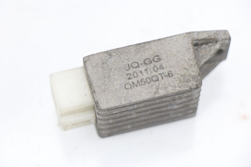 photo de REGULATEUR CHARGE RAZZO XENON 4T 50 (2008 - 2012)