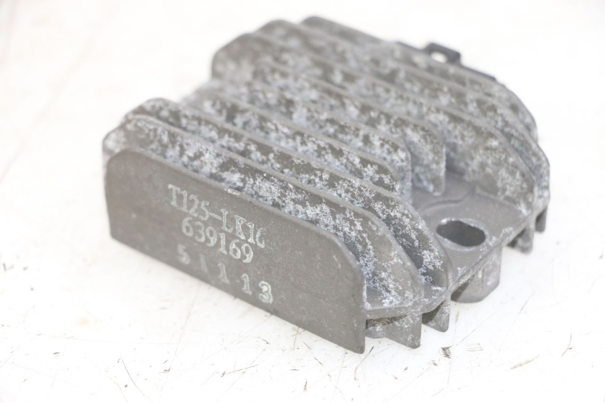 photo de REGULATEUR CHARGE PIAGGIO XEVO - X EVO 125 (2007 - 2016) - Vue principale