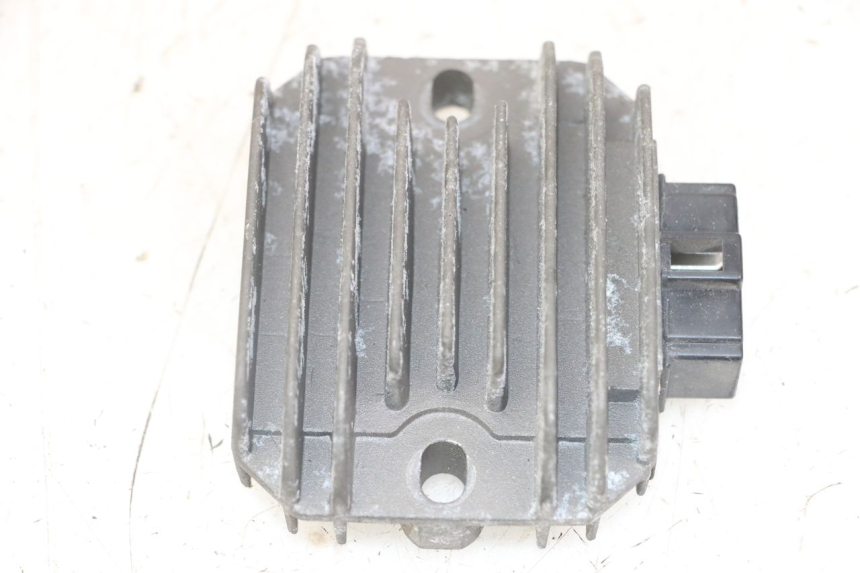 photo de REGULATEUR CHARGE PIAGGIO XEVO - X EVO 125 (2007 - 2016) - Autre angle de vue