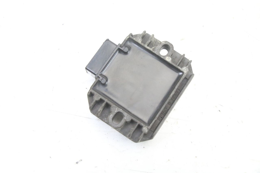 photo de REGULATEUR CHARGE PIAGGIO XEVO - X EVO 125 (2007 - 2016) - Autre angle de vue