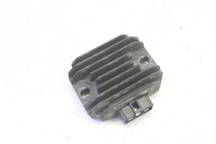 photo de REGULATEUR CHARGE PIAGGIO XEVO - X EVO 125 (2007 - 2017) - Détail de la pièce