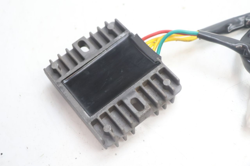 photo de REGULATEUR CHARGE HONDA XLV VARADERO 125 (2007 - 2012) - Autre angle de vue