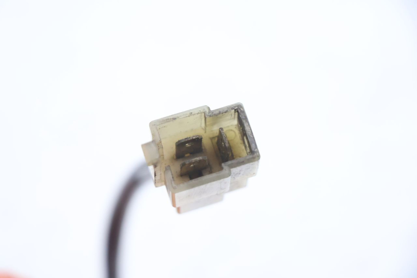 photo de REGULATEUR CHARGE HONDA XRV AFRICA TWIN 750 (1990 - 1992) - Gros plan technique
