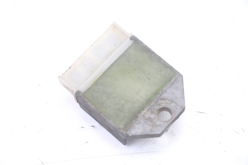 photo de REGULATEUR CHARGE YAMAHA AEROX 50 (1997 - 2006)
