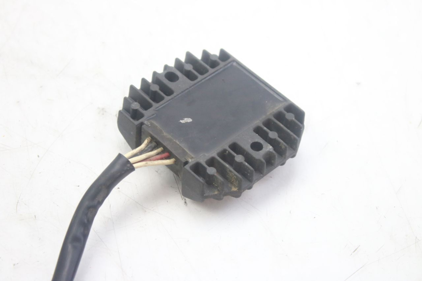 photo de REGULATEUR CHARGE YAMAHA FZS FAZER 600 (1998 - 2001)