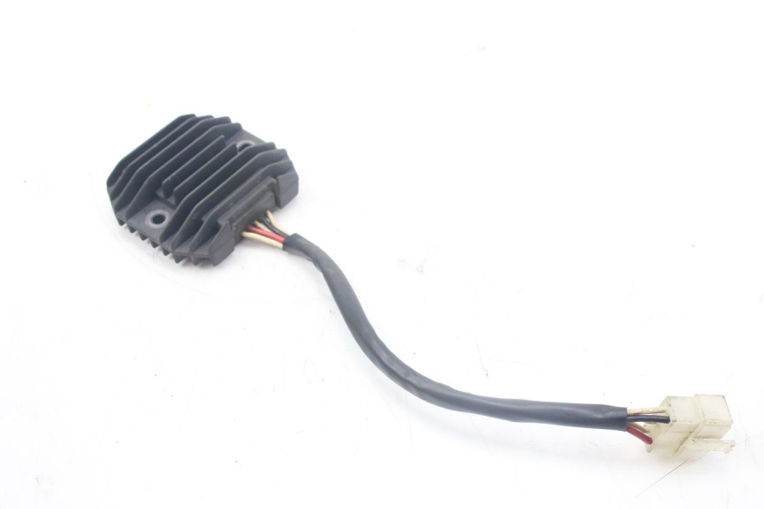 photo de REGULATEUR CHARGE YAMAHA FZS FAZER 600 (1998 - 2001)