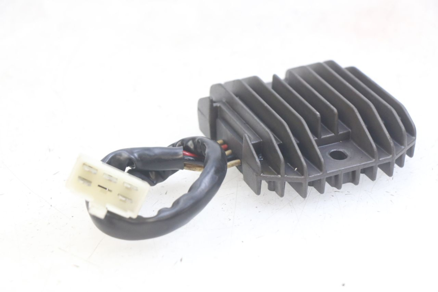 photo de REGULATEUR CHARGE YAMAHA FZS FAZER 600 (1998 - 2001)