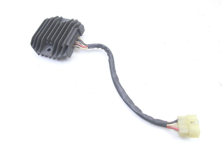 photo de REGULATEUR CHARGE YAMAHA FZS FAZER 600 (2001 - 2003)