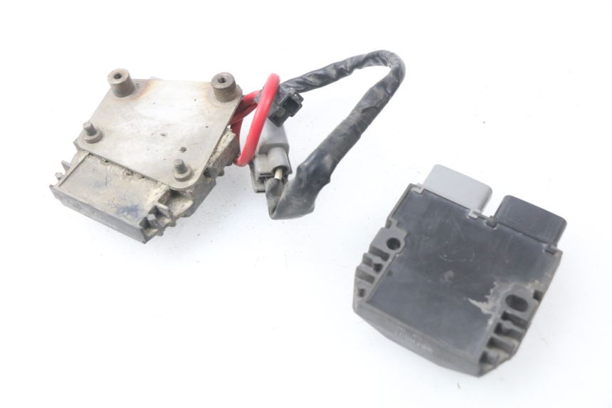 photo de REGULATEUR CHARGE YAMAHA TDM ABS 900 (2002 - 2014)