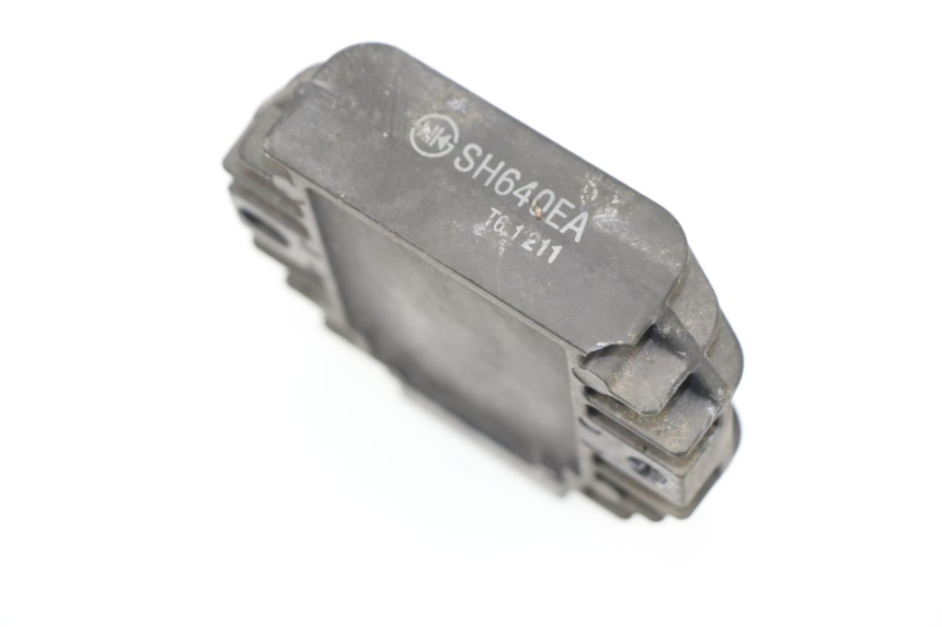 photo de REGULATEUR CHARGE YAMAHA YP MAJESTY 125 (2002 - 2006)