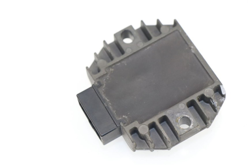 photo de REGULATEUR CHARGE YAMAHA YP MAJESTY 125 (2002 - 2006)