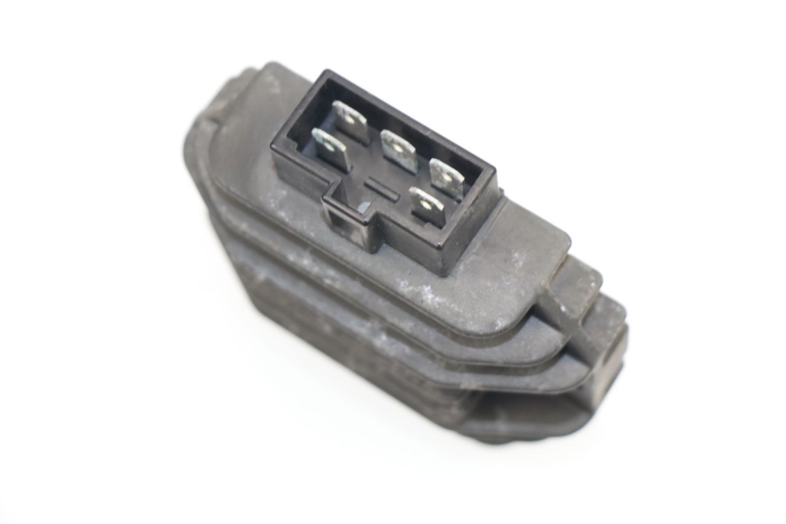 photo de REGULATEUR CHARGE YAMAHA YP MAJESTY 125 (2002 - 2006)