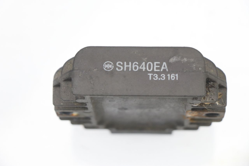 photo de REGULATEUR CHARGE YAMAHA YP MAJESTY 125 (2002 - 2006)