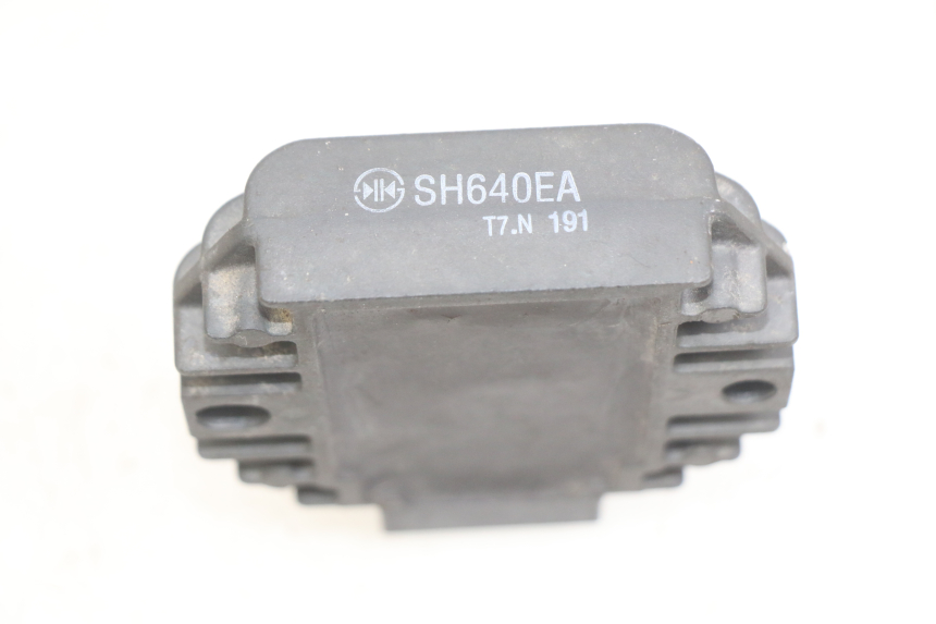 photo de RÉGULATEUR DE CHARGE YAMAHA YP MAJESTY 125 (1998 - 2001)