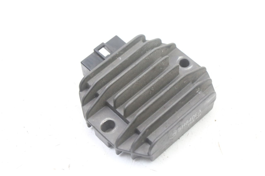 photo de REGULATEUR CHARGE YAMAHA YP MAJESTY 125 (2007 - 2010)