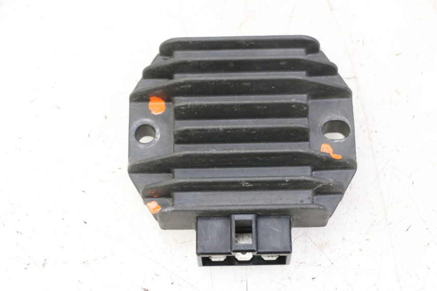 photo de REGULATEUR CHARGE YAMAHA YP MAJESTY 125 (2002 - 2006)