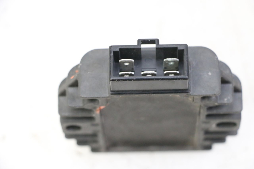 photo de REGULATEUR CHARGE YAMAHA YP MAJESTY 125 (2002 - 2006)