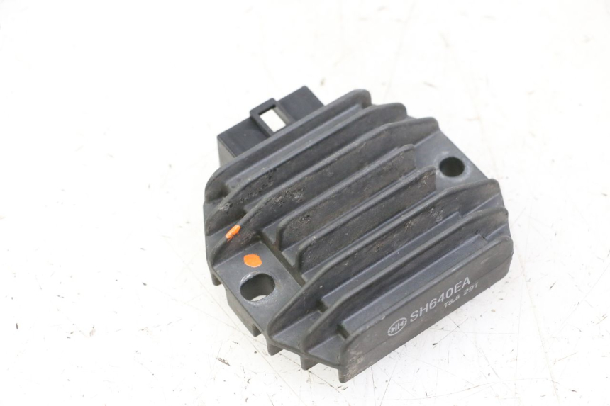 photo de REGULATEUR CHARGE YAMAHA YP MAJESTY 125 (2002 - 2006)