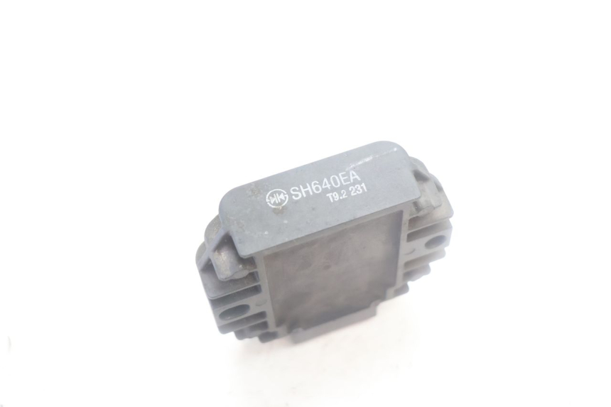 photo de REGULATEUR CHARGE YAMAHA YP MAJESTY 125 (2007 - 2010) - Autre angle de vue