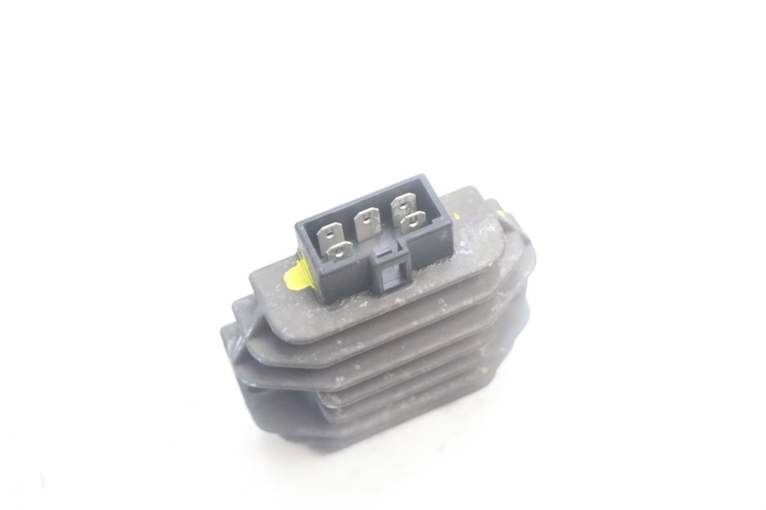 photo de REGULATEUR CHARGE YAMAHA YP MAJESTY 125 (2002 - 2006) - Autre angle de vue