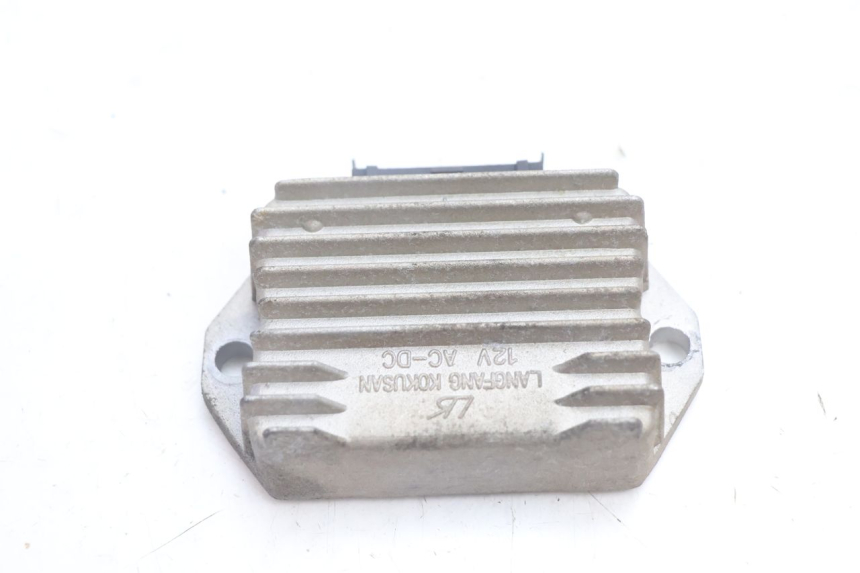 photo de REGULATEUR CHARGE PIAGGIO ZIP 2T 50 (2009 - 2019) - Détail de la pièce